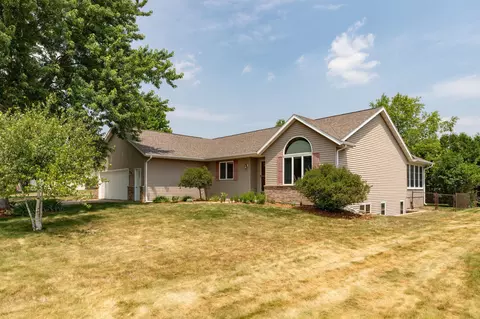 505 2nd St SE, Plainview, MN 55964