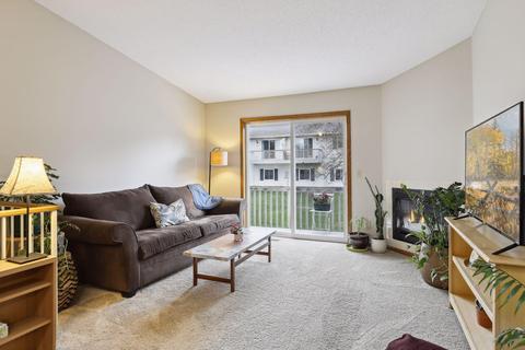 2353 Grenadier Ave N, Oakdale, MN 55128
