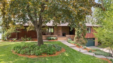 1458 Skiles Ln, Arden Hills, MN 55112