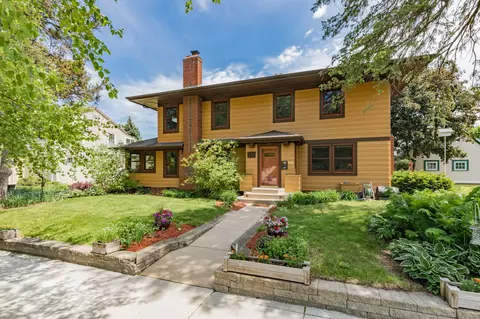 388 Mount Curve Blvd, Saint Paul, MN 55105