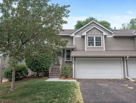8082 Curtis Ln, Eden Prairie, MN 55347