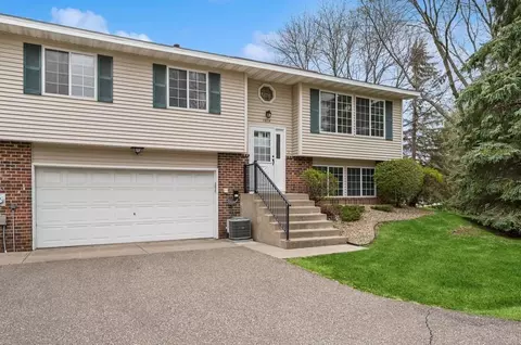 4614 Ridge Cliff Dr, Eagan, MN 55122