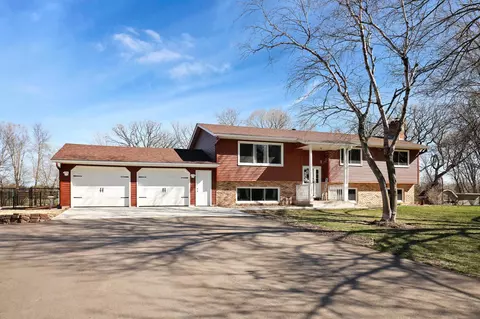 19450 Bauer Cir, Hastings, MN 55033
