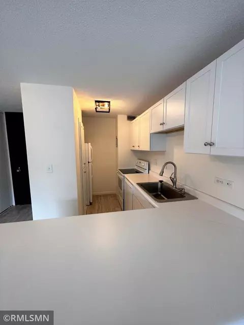 19 S 1st St S #B806, Minneapolis, MN 55401