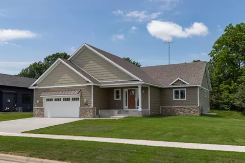 107 Emerald Lake Dr, Lake City, MN 55041