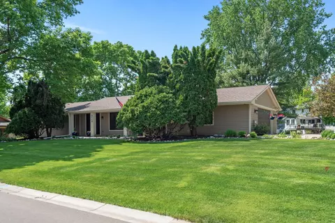 2115 Fountain Ln N, Plymouth, MN 55447