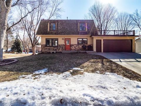 1325 Valleyview Rd, Chaska, MN 55318