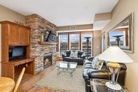 150 E Travelers Trl #321, Burnsville, MN 55337