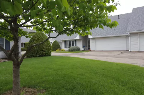 1507 Waters Edge Cir, Northfield, MN 55057