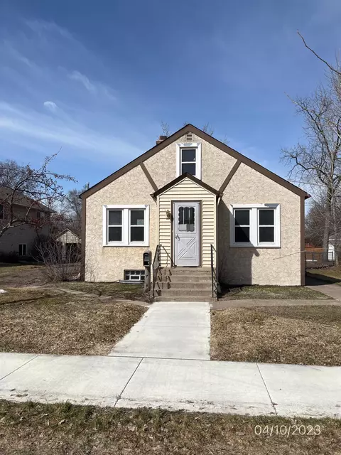 537 Van Buren St, Anoka, MN 55303