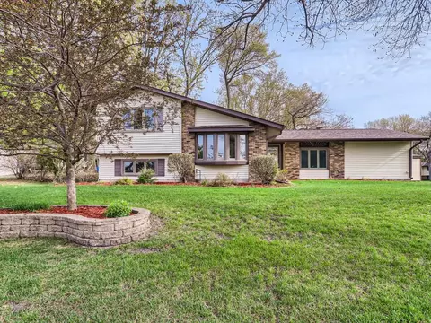747 Mound Ave, Shoreview, MN 55126