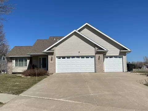 1070 Briarwood Dr, Worthington, MN 56187