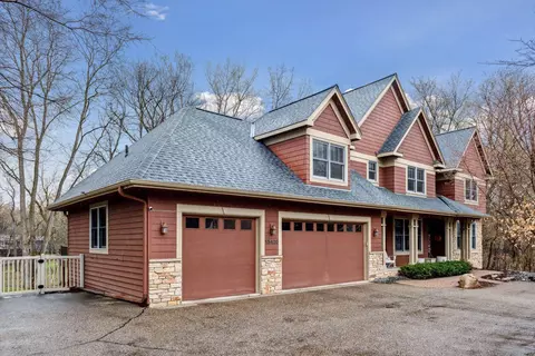 15420 Highwood Dr, Minnetonka, MN 55345