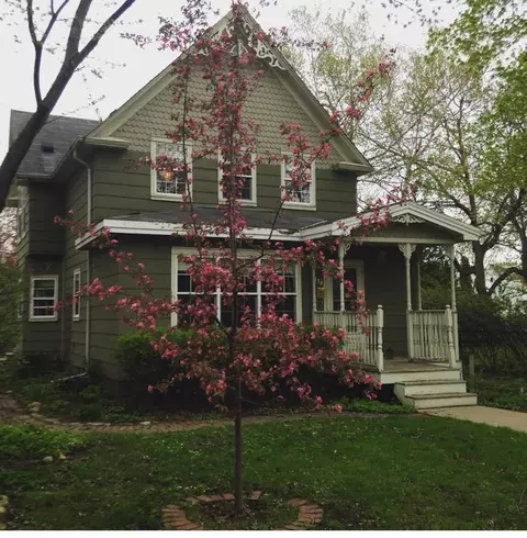 138 7th Ave N, Hopkins, MN 55343