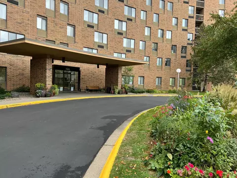 1181 Edgcumbe Rd #415, Saint Paul, MN 55105