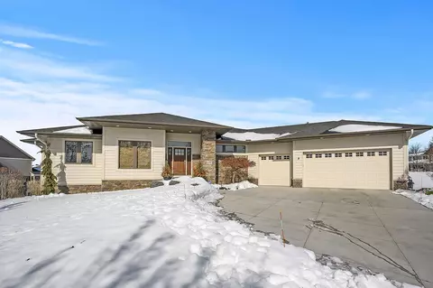 8490 Duck Trl, Victoria, MN 55386