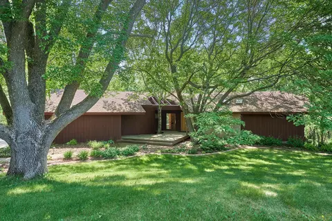 1100 Greenbriar Rd SW, Rochester, MN 55902