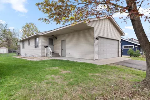715 Bob Ehlen Dr, Anoka, MN 55303