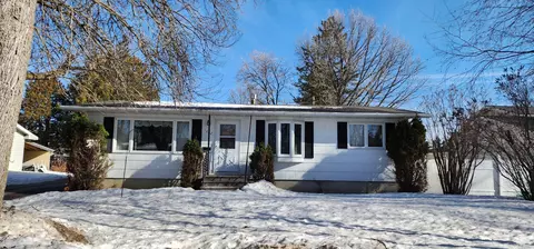 1402 12th St, International Falls, MN 56649