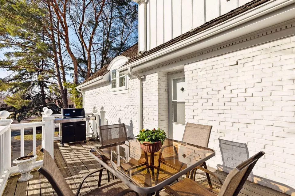  668 Woodridge Dr, Mendota Heights, MN 55118 photo 81