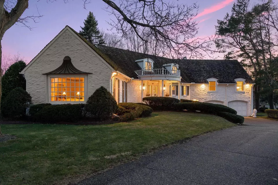  668 Woodridge Dr, Mendota Heights, MN 55118 photo 6