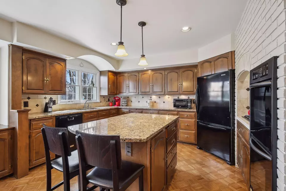  668 Woodridge Dr, Mendota Heights, MN 55118 photo 28