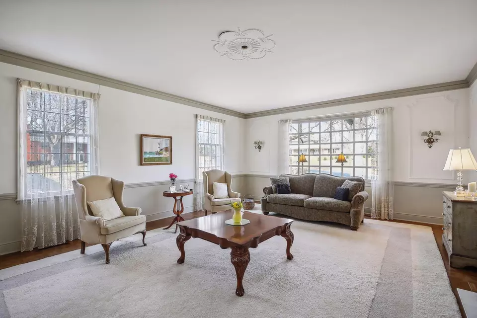  668 Woodridge Dr, Mendota Heights, MN 55118 photo 14