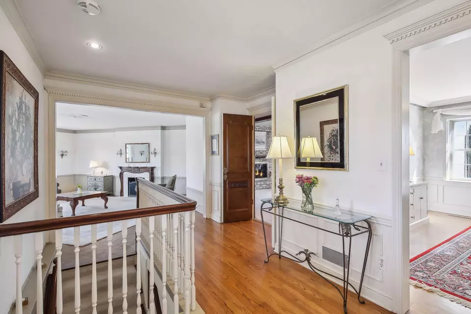  668 Woodridge Dr, Mendota Heights, MN 55118 photo 12