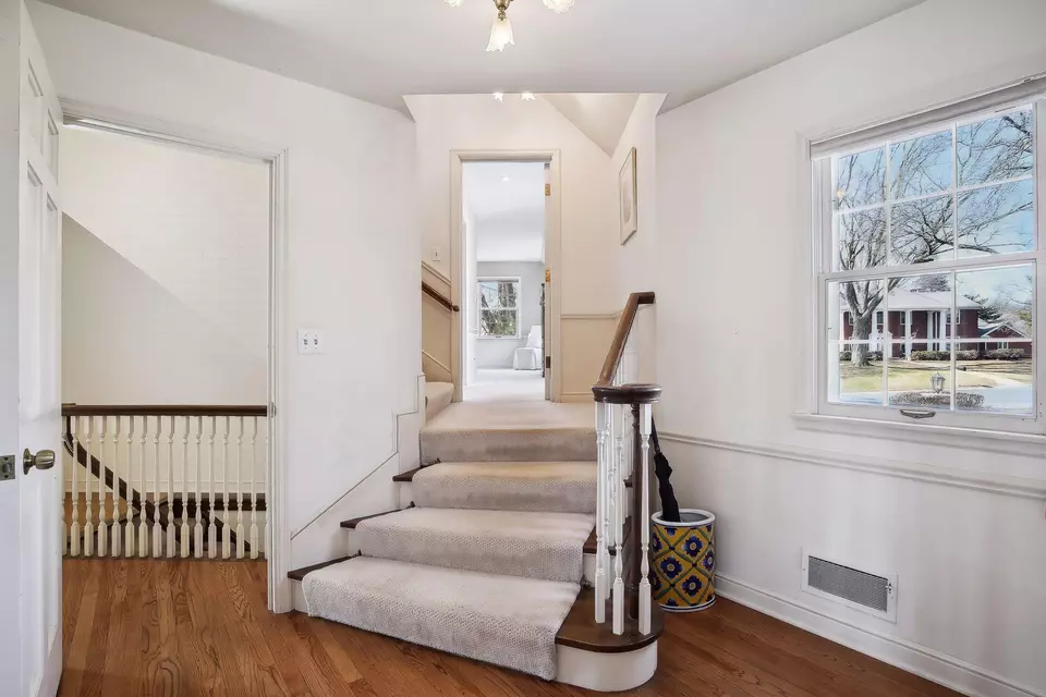  668 Woodridge Dr, Mendota Heights, MN 55118 photo 35