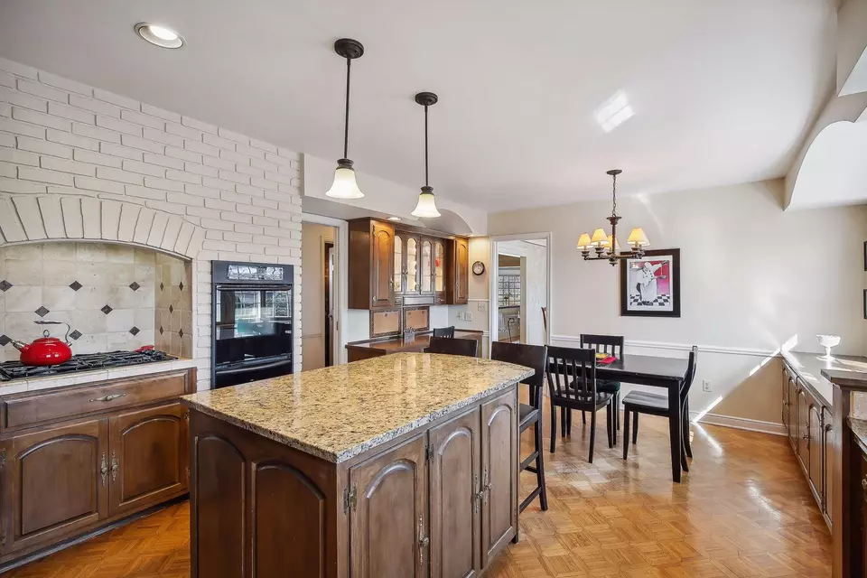  668 Woodridge Dr, Mendota Heights, MN 55118 photo 30