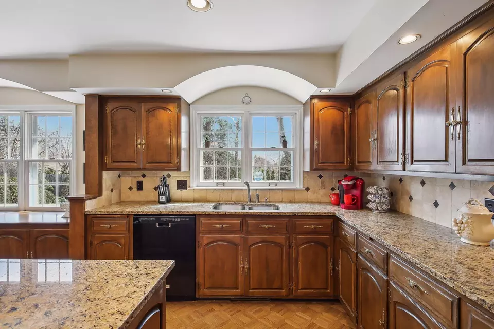  668 Woodridge Dr, Mendota Heights, MN 55118 photo 31