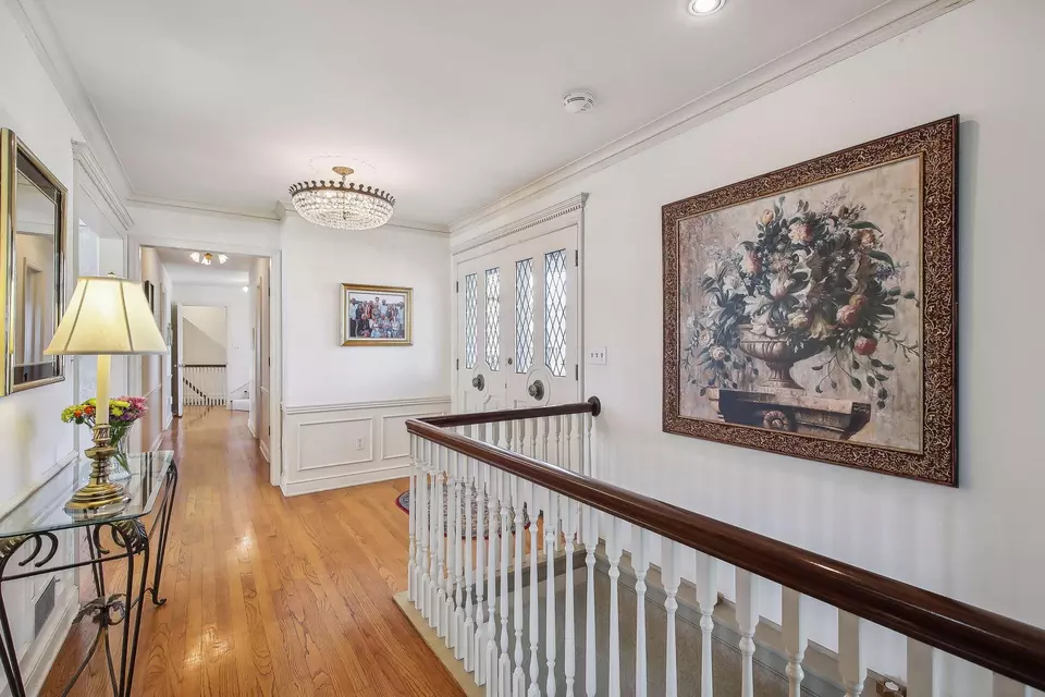  668 Woodridge Dr, Mendota Heights, MN 55118 photo 11