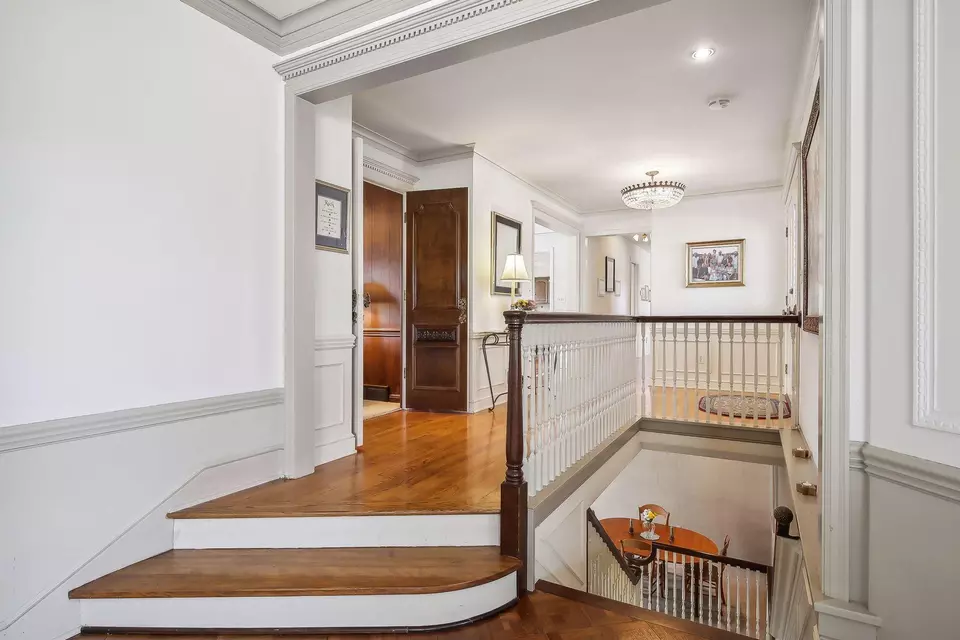  668 Woodridge Dr, Mendota Heights, MN 55118 photo 17