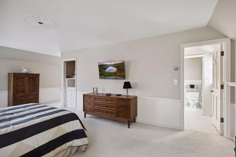  668 Woodridge Dr, Mendota Heights, MN 55118 photo 42