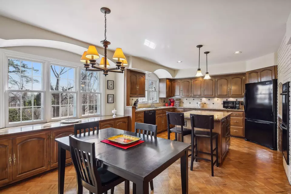  668 Woodridge Dr, Mendota Heights, MN 55118 photo 25