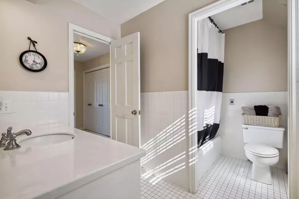  668 Woodridge Dr, Mendota Heights, MN 55118 photo 43