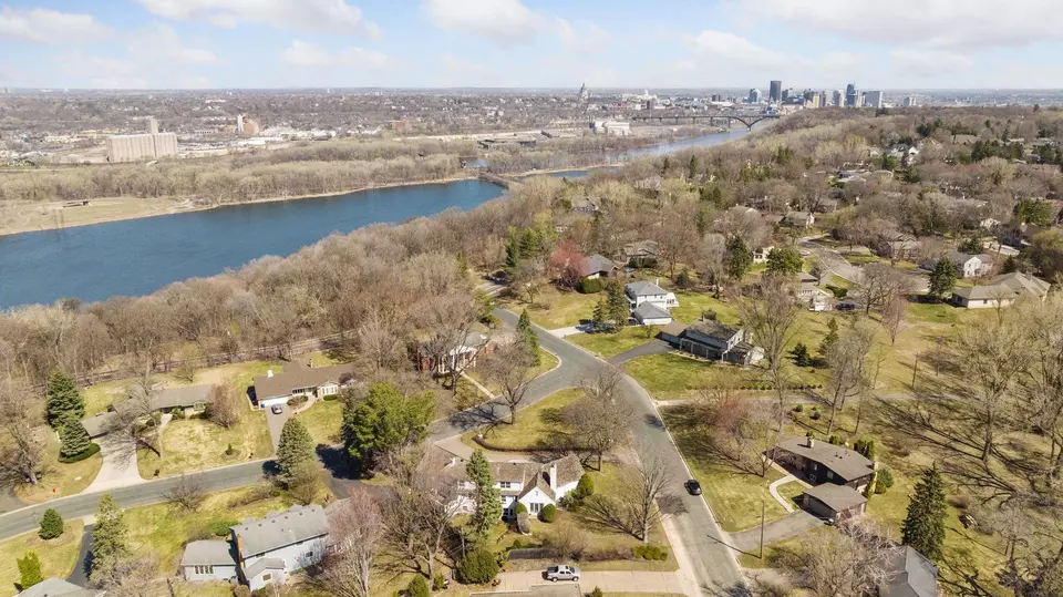  668 Woodridge Dr, Mendota Heights, MN 55118 photo 84