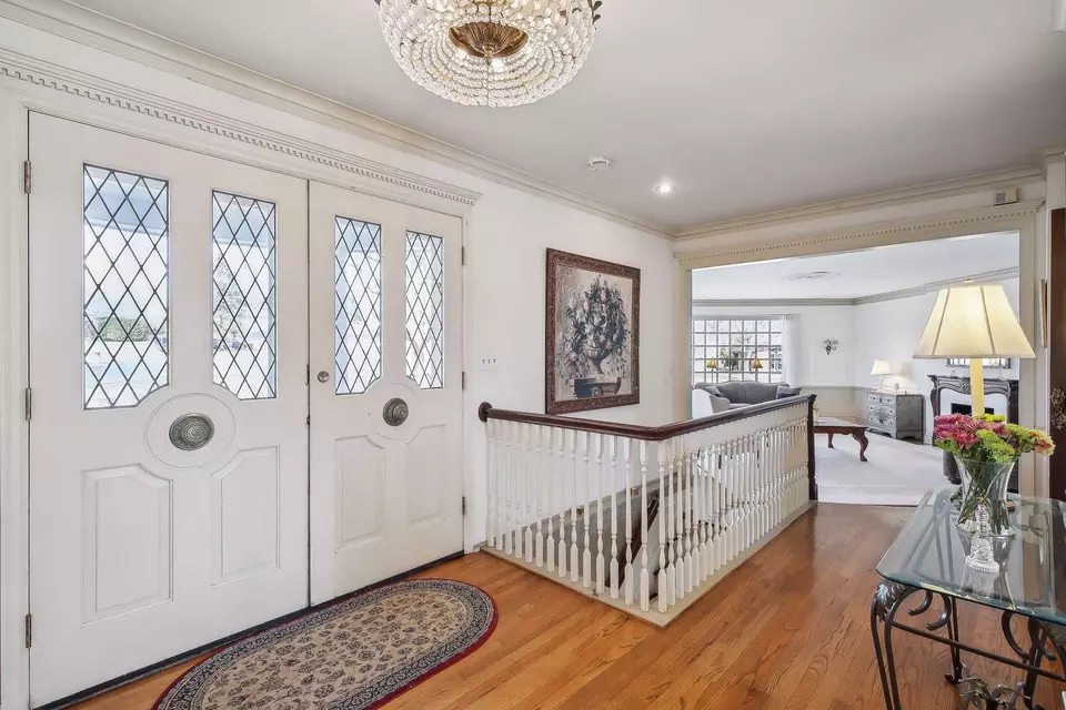  668 Woodridge Dr, Mendota Heights, MN 55118 photo 9