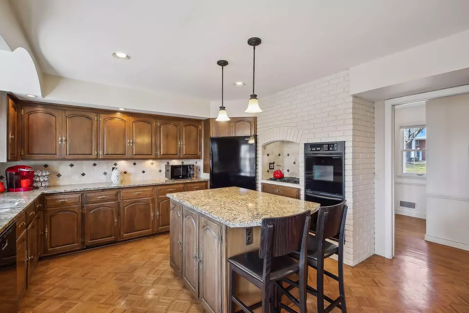  668 Woodridge Dr, Mendota Heights, MN 55118 photo 29