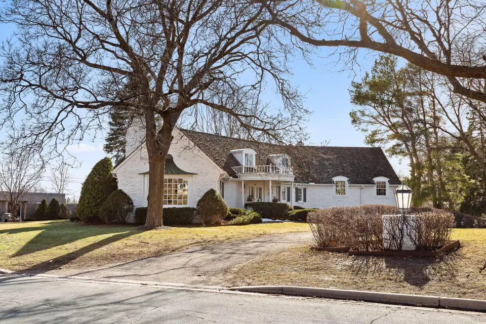  668 Woodridge Dr, Mendota Heights, MN 55118 photo 5