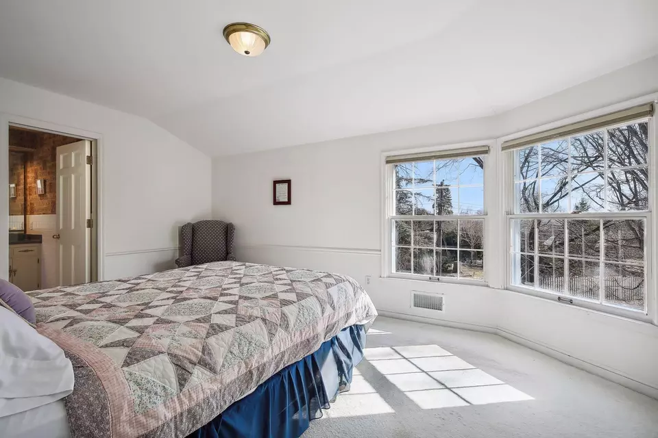  668 Woodridge Dr, Mendota Heights, MN 55118 photo 46