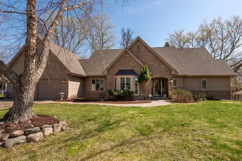 19245 Waterford Pl, Shorewood, MN 55331