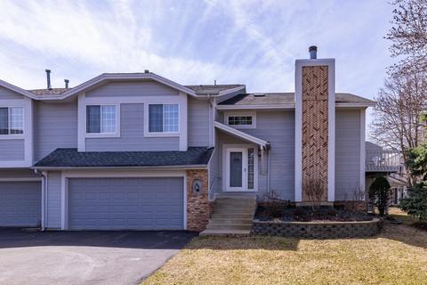 2827 Riverwood Ln NW, Rochester, MN 55901