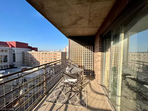 26 10th St W #606, Saint Paul, MN 55102