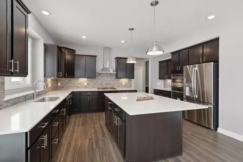 2145 Johanna Cir, Lino Lakes, MN 55038