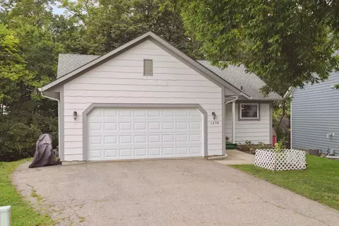 1230 Spring Hill Rd, Waconia, MN 55387