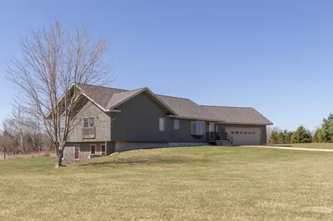 57179 227th St, Austin, MN 55912