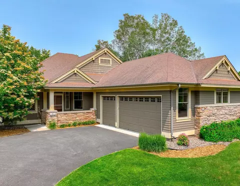 4 Marsh Ridge Rd, North Oaks, MN 55127
