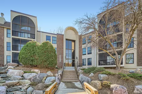 9500 Collegeview Rd #208, Bloomington, MN 55437