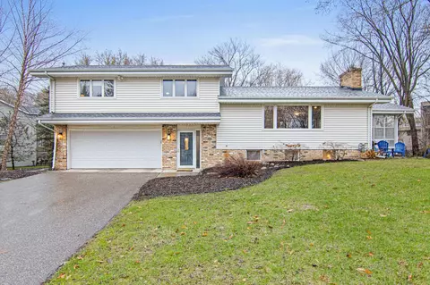 574 Smithtown Ct, Excelsior, MN 55331